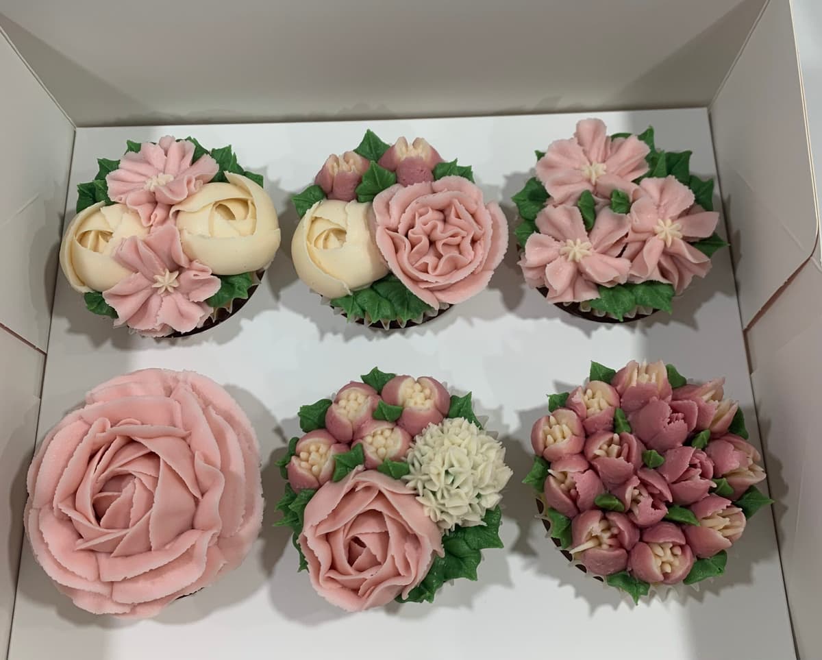 6 Floral Cupcakes