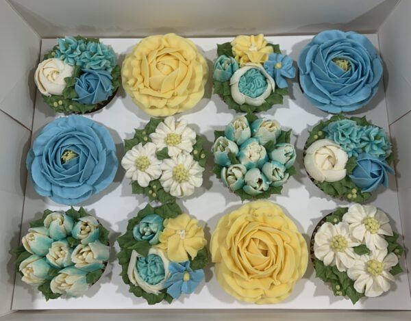 12 Floral Cupcakes