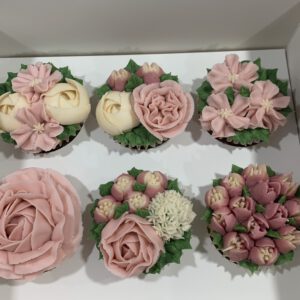 6 floral cucpakes